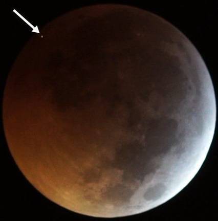 El meteorito que descubrió la UHU impactó en la Luna a 61.000 Km/hora
