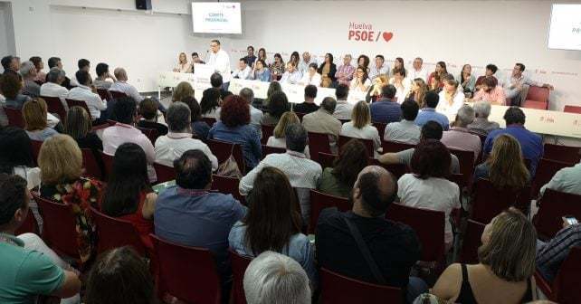 El PSOE aprueba con un 98% la propuesta para que Caraballo siga presidiendo la Diputación