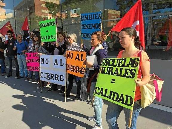 La Junta se compromete a mantener los nueve colegios públicos rurales de Huelva