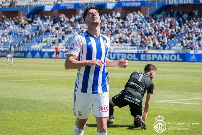 Almería y Cádiz insisten en fichar al ‘pichichi’ del Recreativo