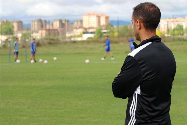 Borja Jiménez quiere copiar al Fuenla para desactivar al Recre