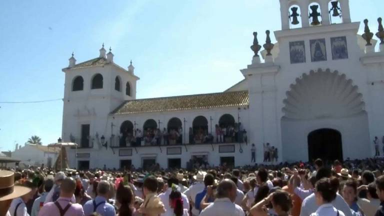 El Rocío se prepara para la procesión de la Virgen con el ‘Dispositivo Ermita’