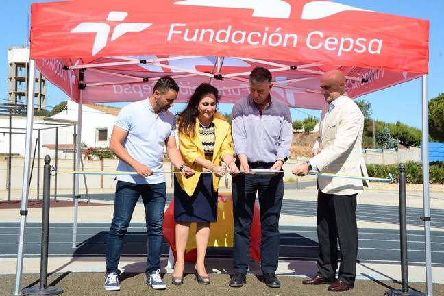 Palos inaugura un circuito de calistenia en el polideportivo municipal