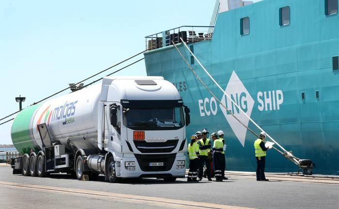 Primera operación de bunkering de GNL de camión a barco en el Puerto de Huelva