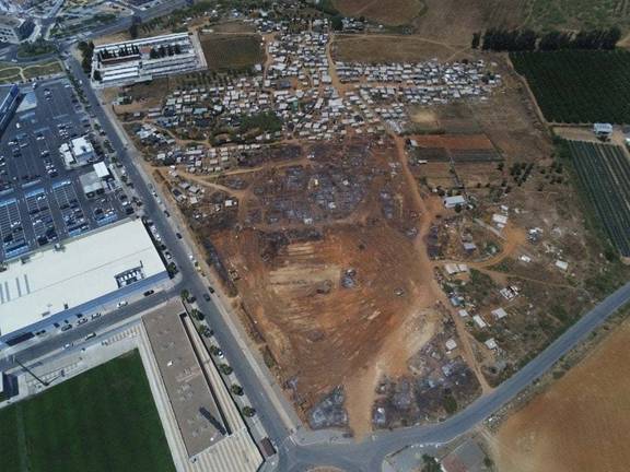 Las 150 víctimas del incendio de Lepe, abandonados desde este domingo en la calle