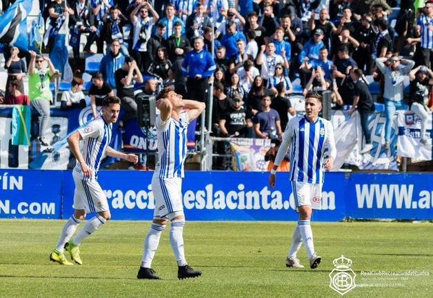 El fracaso del Grupo IV en el ‘play-off’ complica el futuro del Recreativo