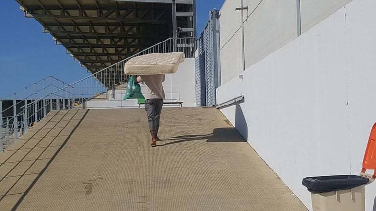 IU exige una solución para los temporeros afectados por el incendio chabolista de Lepe