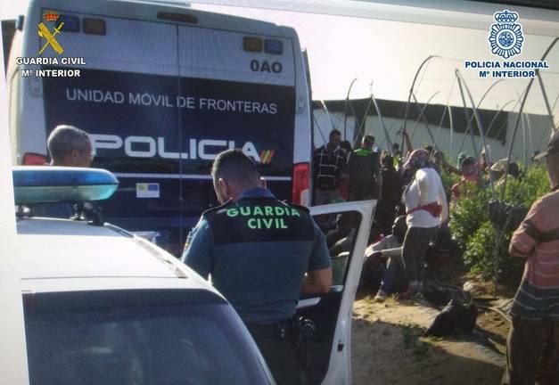 Nueve detenidos por contratos de trabajo irregulares y con identidades falsas en una finca en Castillejos