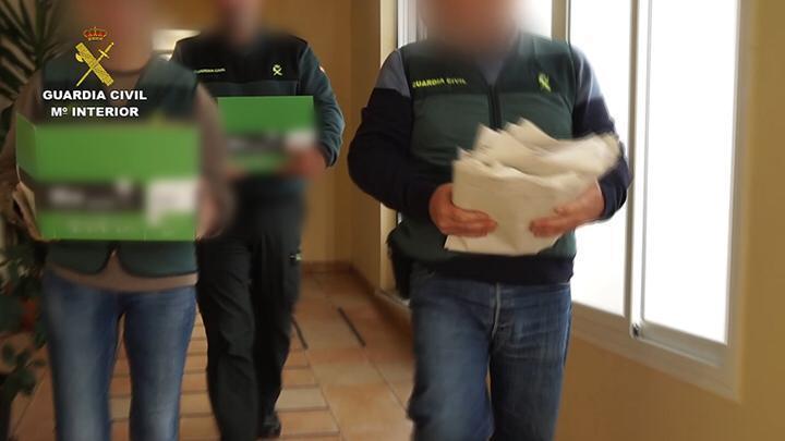 La Guardia Civil desarticula un grupo criminal que estafaba a inmigrantes en Huelva