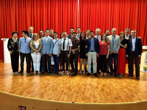 La Junta entrega los premios al compromiso educativo a alumnos, centros y docentes