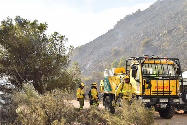 Extinguido el fuego de Lucena del Puerto que se queda en conato