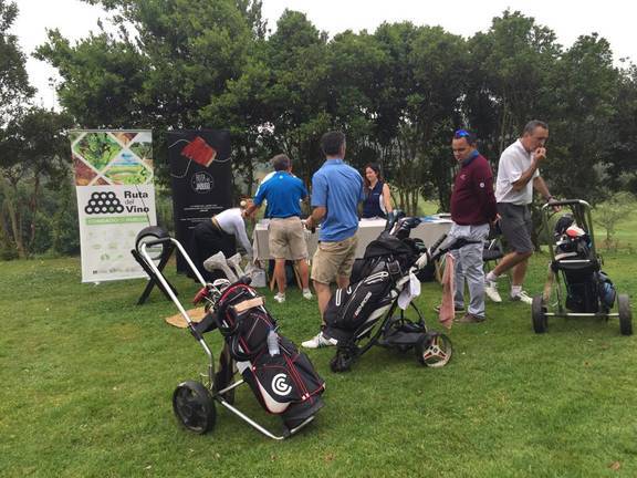 La provincia muestra sus atractivos para los jugadores de golf en San Sebastián