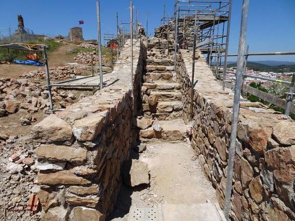 La rehabilitación del Castillo de Aracena supera el 50% de su ejecución