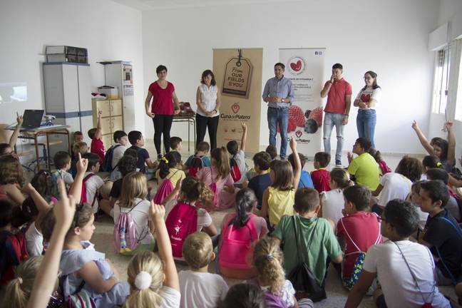 Cuna de Platero pone en marcha sus campamentos de verano para unos 80 niños y jóvenes de Moguer