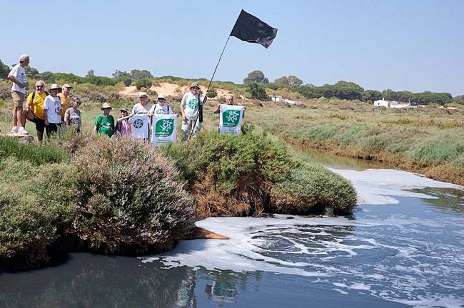 Colocan la bandera negra en la EDAR de Isla Cristina