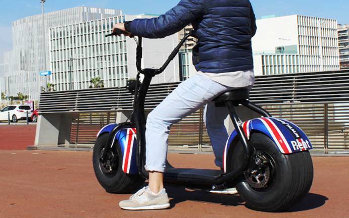 Fiscalía y policías locales trazan un plan para informar sobre el uso de patinetes y motos eléctricas