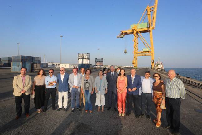 La consejera de Fomento conoce los proyectos en multimodalidad del Puerto de Huelva