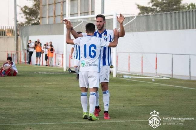 Carlos Fernández replica con otro gol al fichaje de Cruz por el Recreativo (1-2)