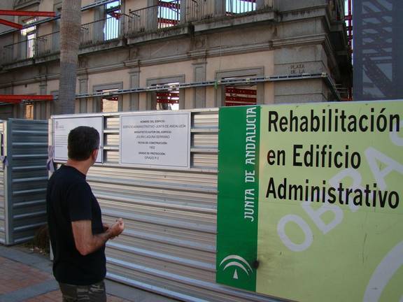 La Junta rescindirá el contrato con la empresa del edificio de Hacienda si no retoma las obras