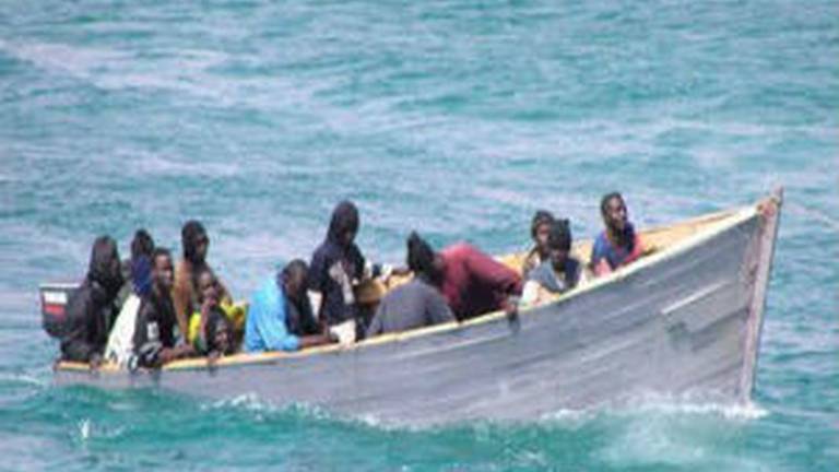 Llega una patera con 40 inmigrantes a la playa de Matalascañas