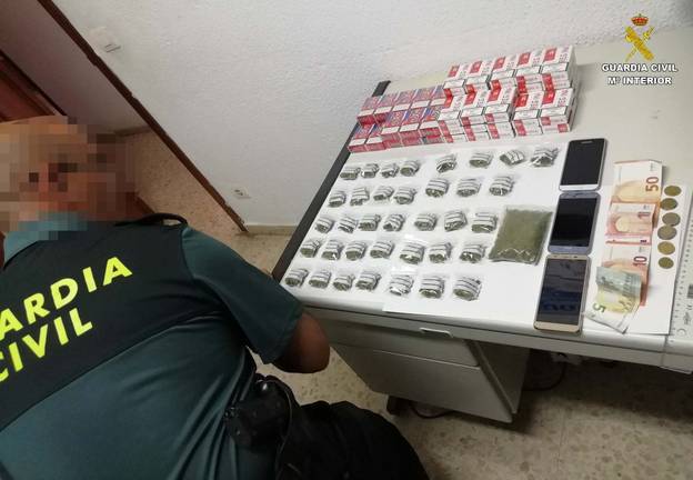 Dos detenidos por vender droga junto a locales de ocio en Palos y Punta Umbría