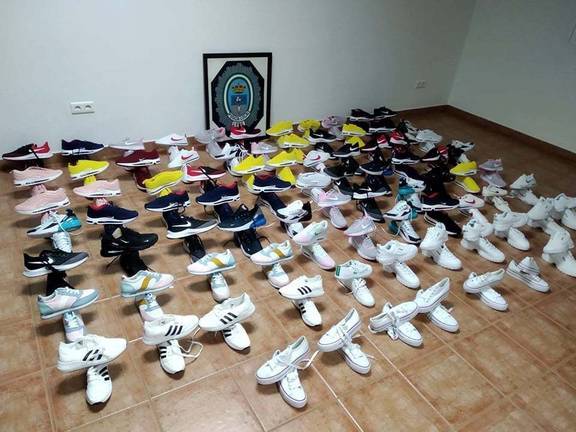 Incautadas 84 pares de zapatillas falsificadas en Lepe