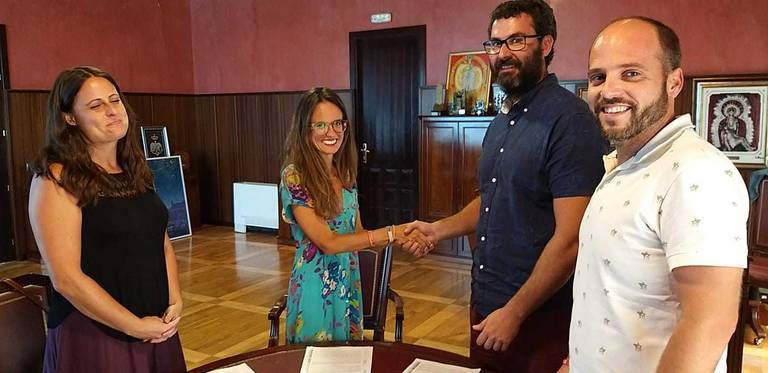 El Ayuntamiento de Ayamonte firma un convenio para la recogida de algas de la costa