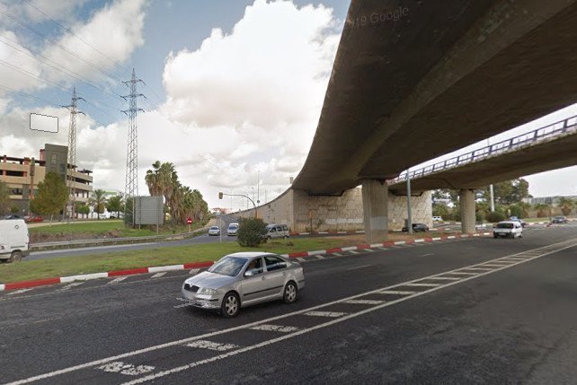 Cuatro heridos, entre ellos una niña de 9 años, en un accidente en la entrada de Huelva