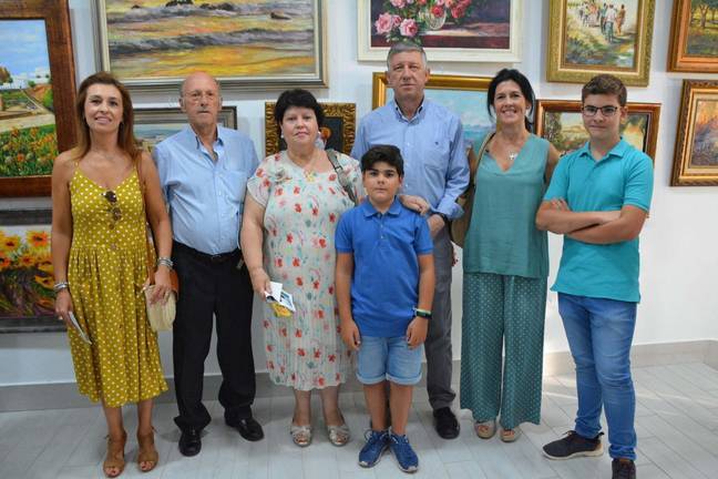Antonia Rojas muestra sus pinturas en la Oficina de Turismo de Palos