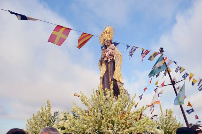 La Virgen del Carmen procesiona este jueves por la ría de Punta