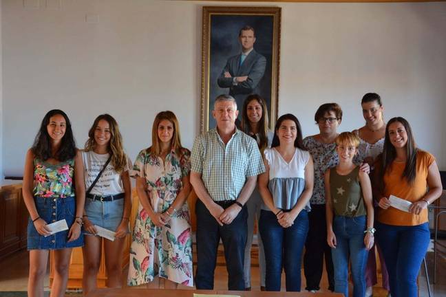 Palos entrega 22 becas a estudiantes de la localidad