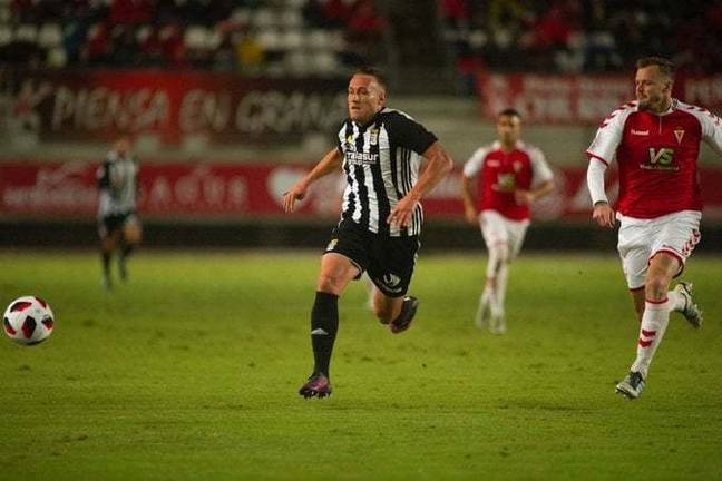 Aketxe se pone a tiro, pero demasiado tarde para el Recreativo