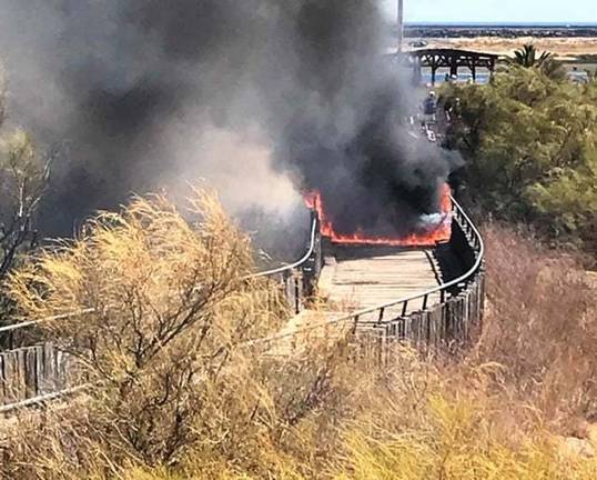 Nuevo incendio en el Paseo del Litoral de Isla Cristina