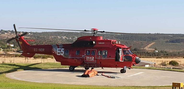 El Infoca incorpora un helicóptero Súper Puma en el Cedefo de Valverde del Camino