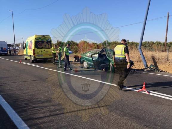 Herido grave un conductor en Lepe al chocar este jueves contra una farola