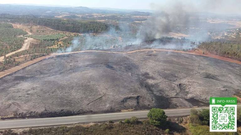 Heridos leves dos bomberos forestales durante la extinción del fuego de Valverde