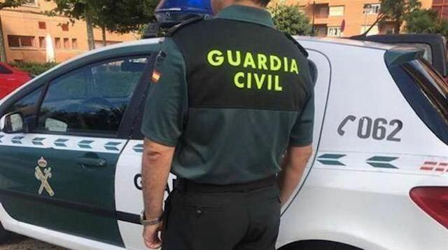 La Guardia Civil rescata a una menor de un incendio en una vivienda en Lepe