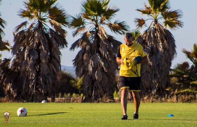 Camacho: “Tenemos una plantilla muy competitiva y vamos a dar que hablar”