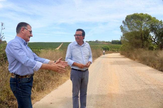 González destaca la ayuda a 12 pueblos de Huelva de 1,4 millones de euros para mejora de sus caminos
