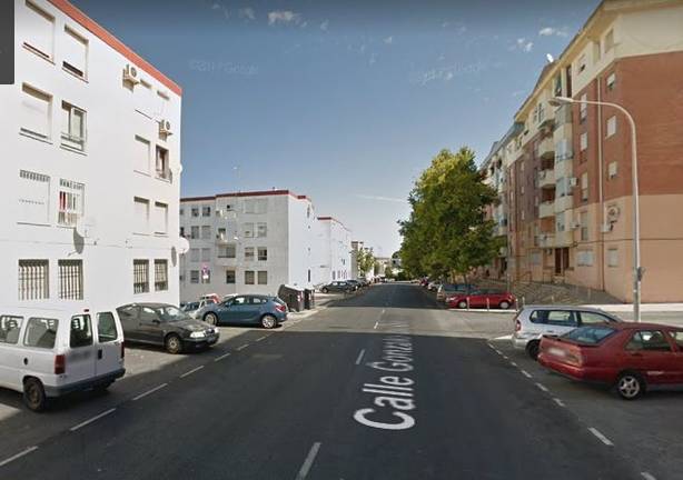 Policía y Bomberos investigan las causas de un incendio en un piso de La Orden