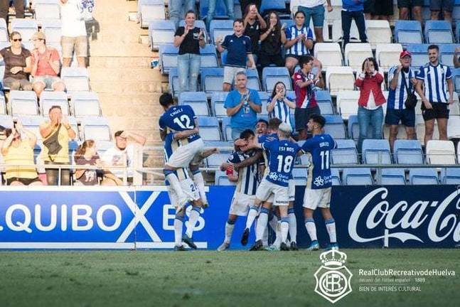 El Recreativo va a más y alcanza los puestos del ‘play-off’ de ascenso (2-0)