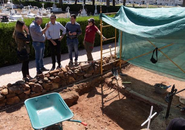 Exhuman más de 20 cuerpos de la fosa común de Nerva