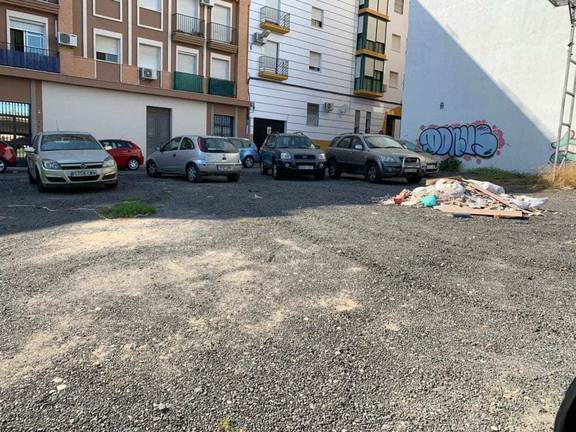 Un nuevo aparcamiento convertido en estercolero tras su estreno