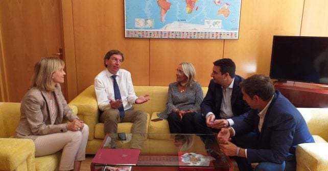 El PSOE prepara la próxima campaña agrícola de Huelva desde el ministerio de Trabajo