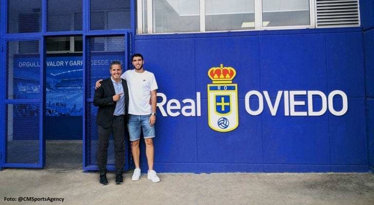 El ‘fichaje fantasma’ del Recreativo firma el contrato de su vida con el Real Oviedo