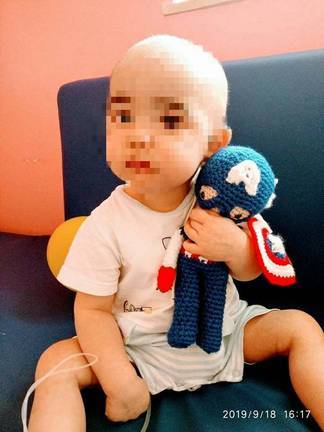 El pequeño Mauro vuelve a casa tras recibir el alta hospitalaria