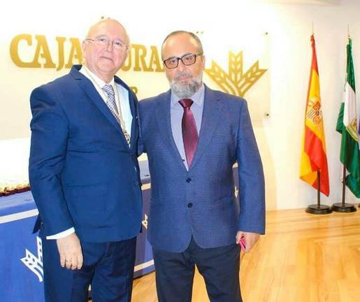 José Luis Camacho Díaz recibe el reconocimiento del Colegio de Médicos de Huelva
