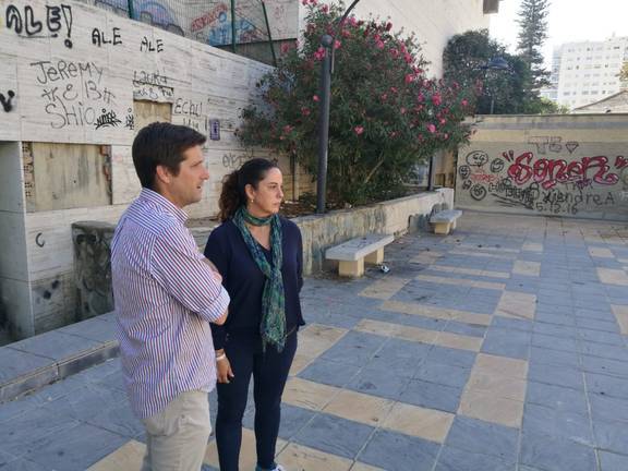 Ciudadanos exige limpieza en la Plaza del Cine