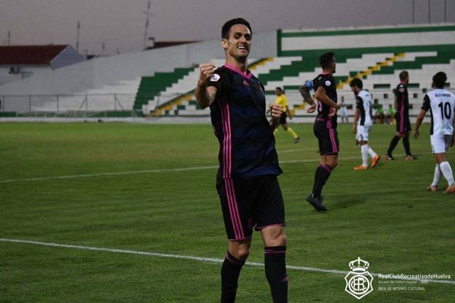 Rubén Cruz admite que le falta “un puntito físico” para ayudar al ascenso del Recreativo