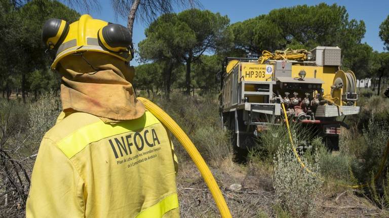 Declarado un incendio en una zona de ribera de Villarrasa